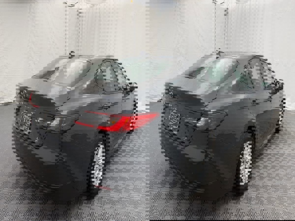 Used 2025 Toyota Camry LE image 4