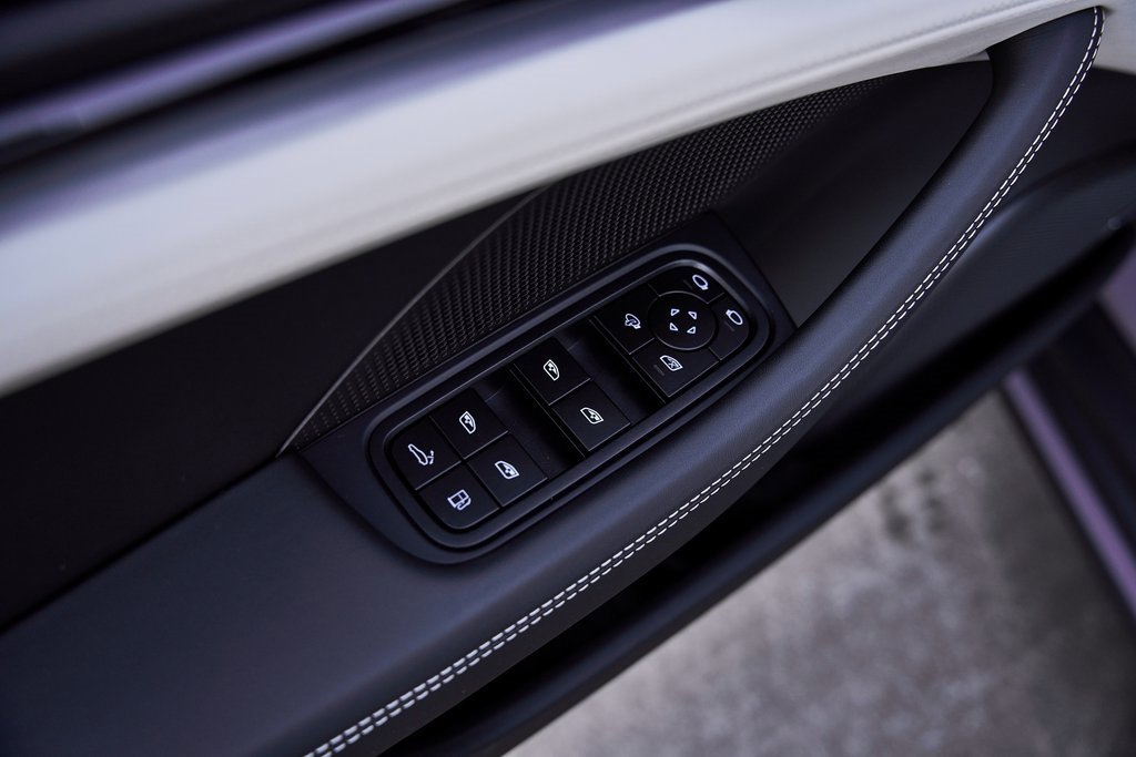 Used 2025 Porsche Panamera 4 w/ Premium Package image 37