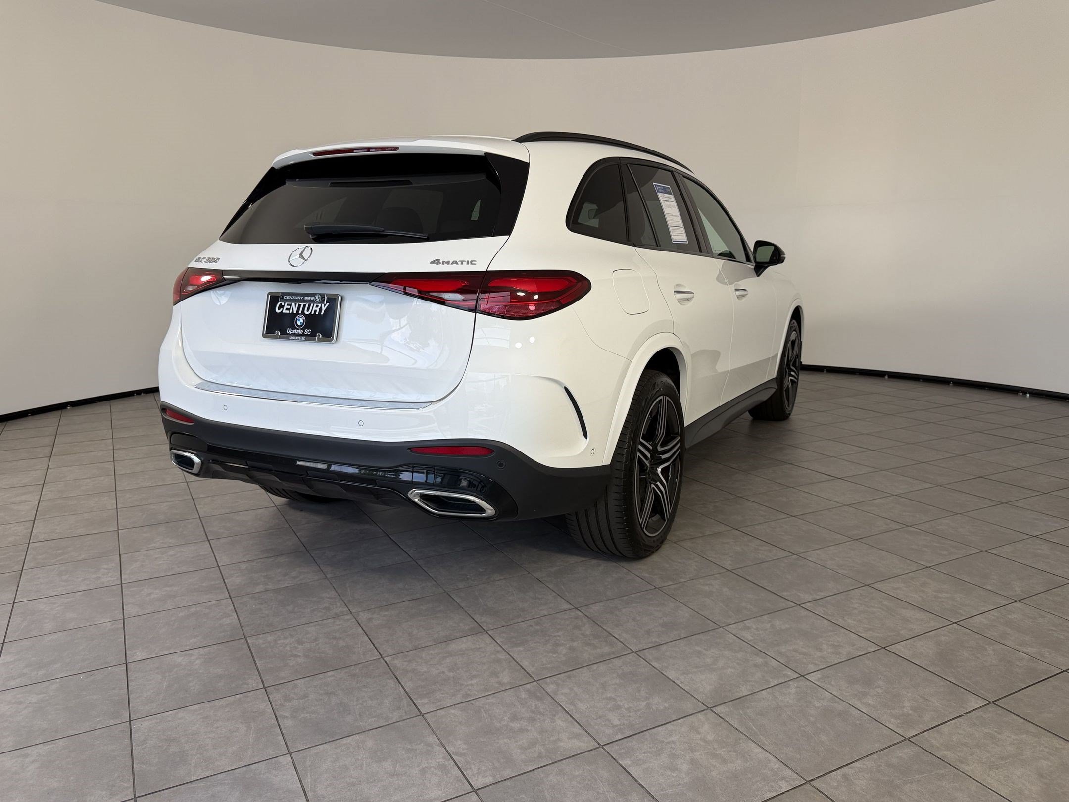 Used 2024 Mercedes-Benz GLC 300 4MATIC image 9