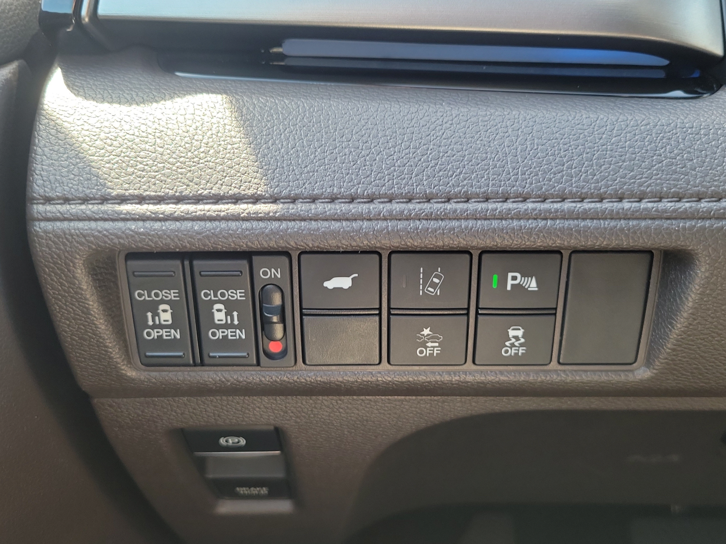 Certified 2018 Honda Odyssey Elite image 28