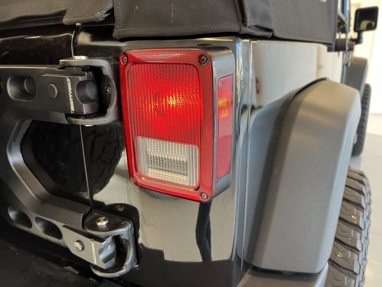 Used 2018 Jeep Wrangler Unlimited Sport S image 31