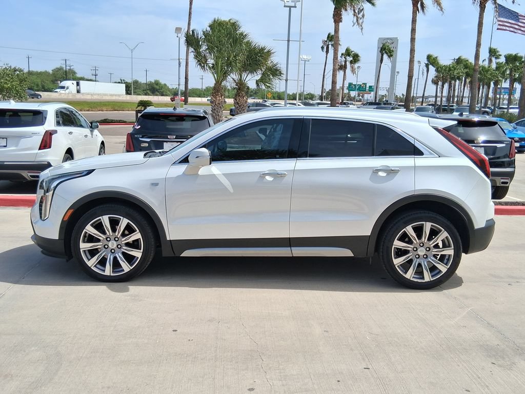 Used 2022 Cadillac XT4 Premium Luxury w/ Enhanced Visibility Package FWD image 3