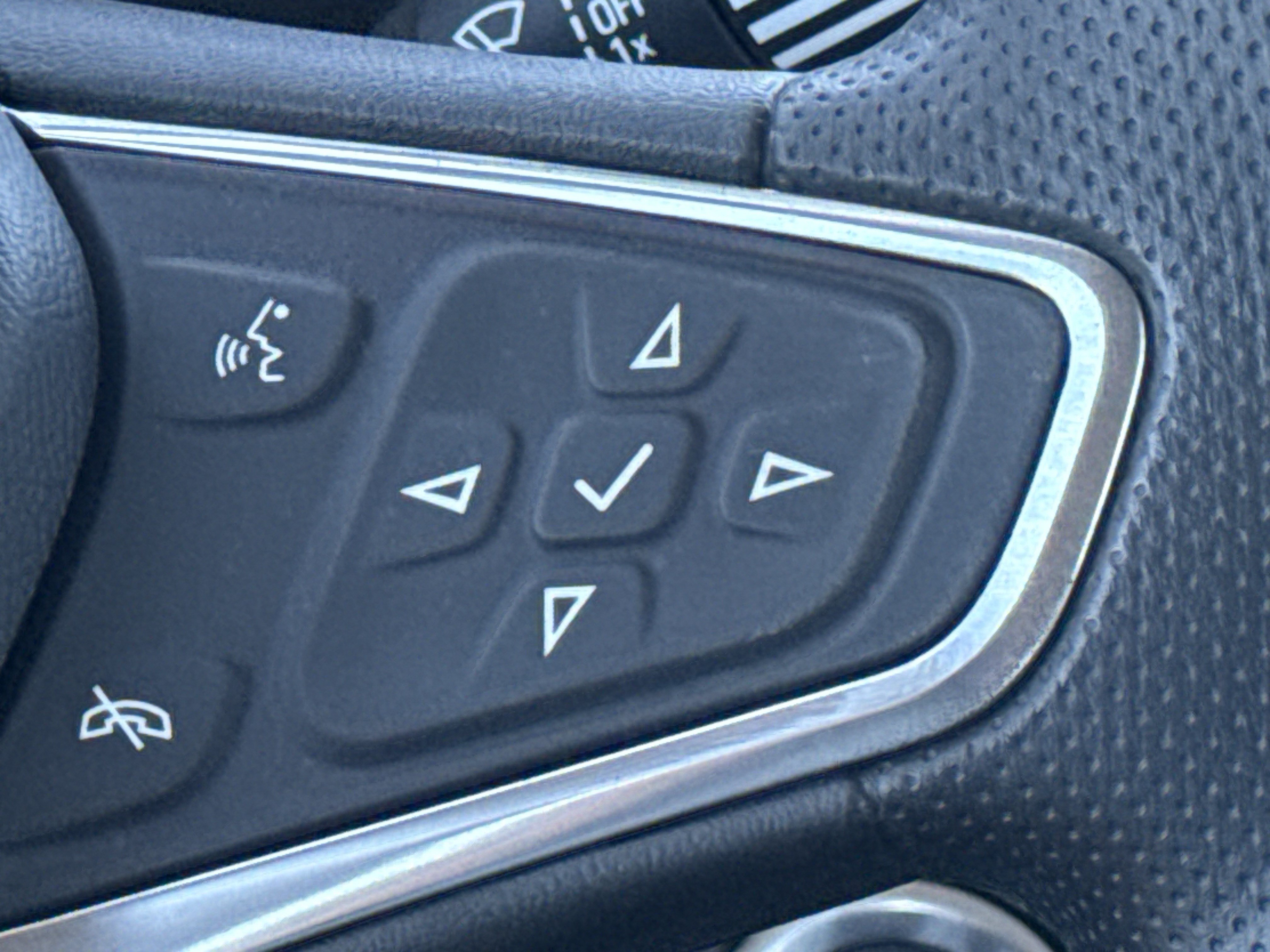 Used 2024 Chevrolet Equinox LS w/ Driver Confidence II Package FWD image 20
