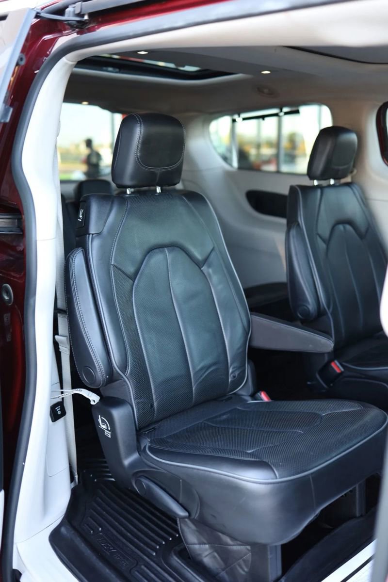 Used 2019 Chrysler Pacifica Limited FWD image 44