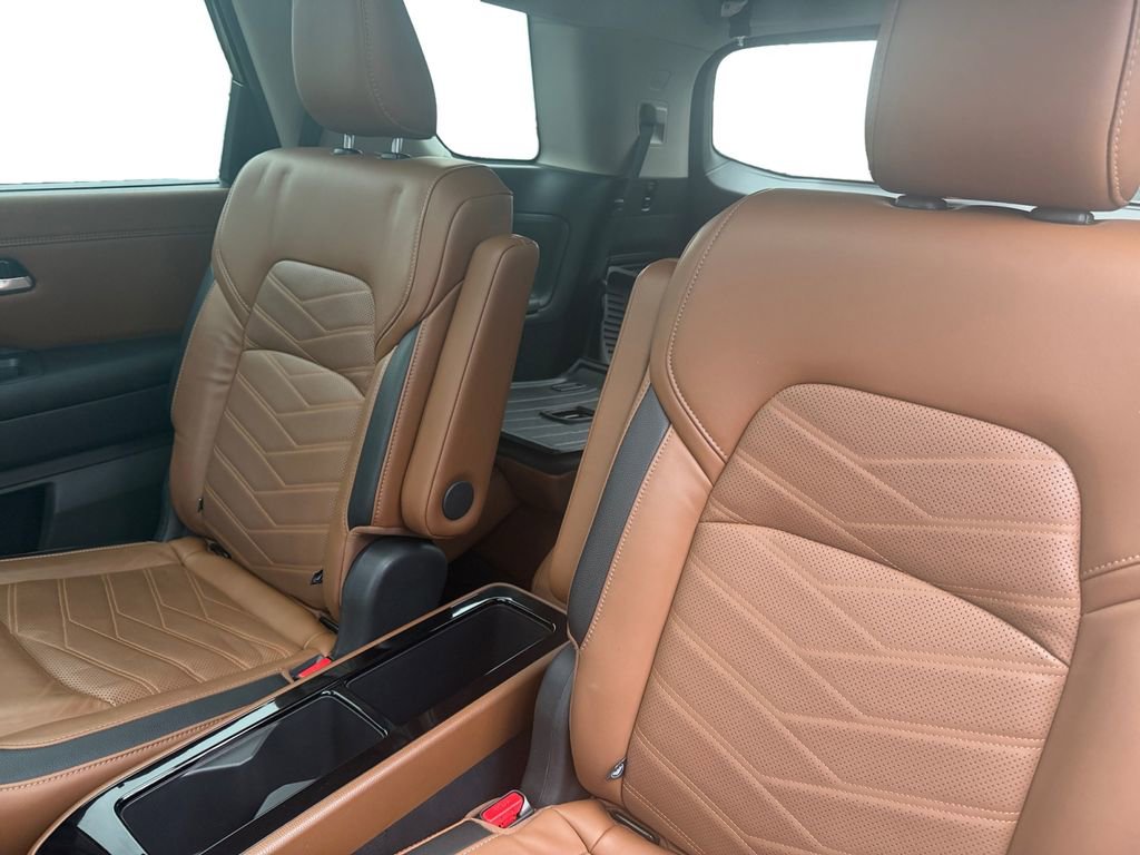 Used 2023 Nissan Pathfinder Platinum image 13