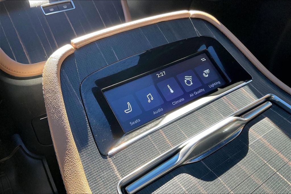 Used 2025 Lincoln Navigator Black Label AWD/4WD image 10