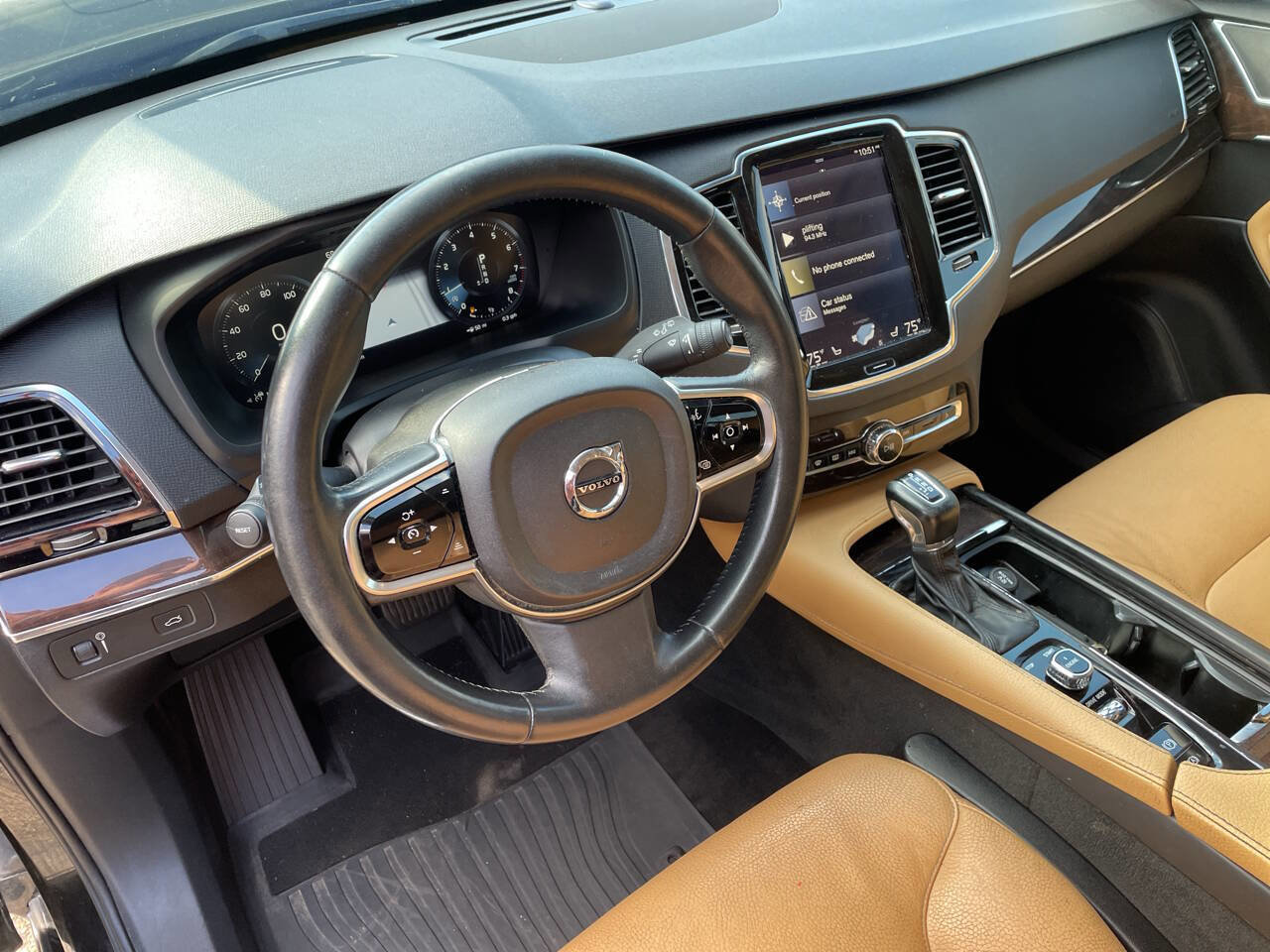 Used 2016 Volvo XC90 T6 Momentum image 16