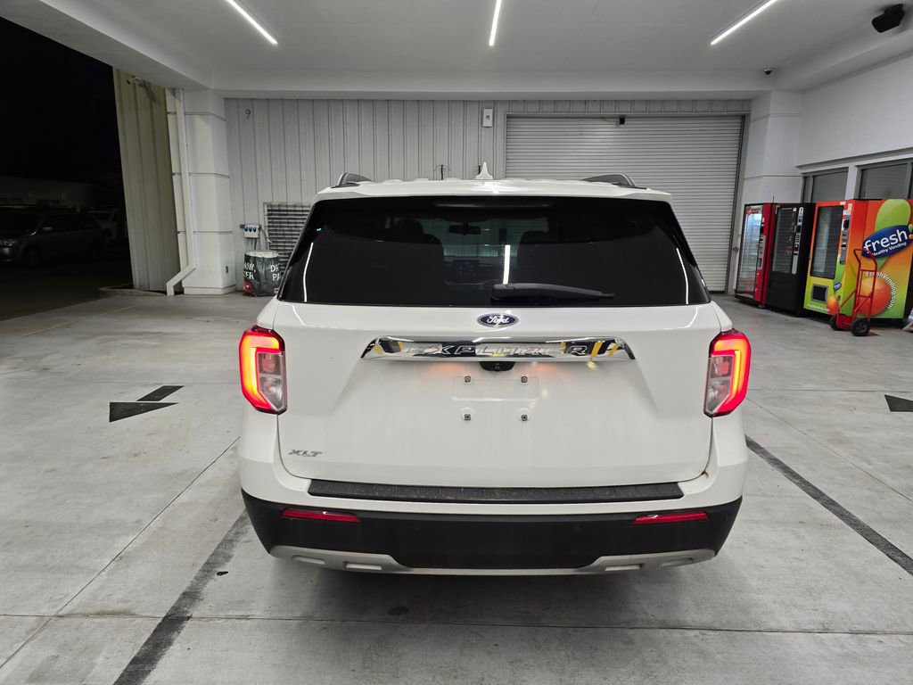 Used 2021 Ford Explorer XLT w/ Equipment Group 202A RWD image 5