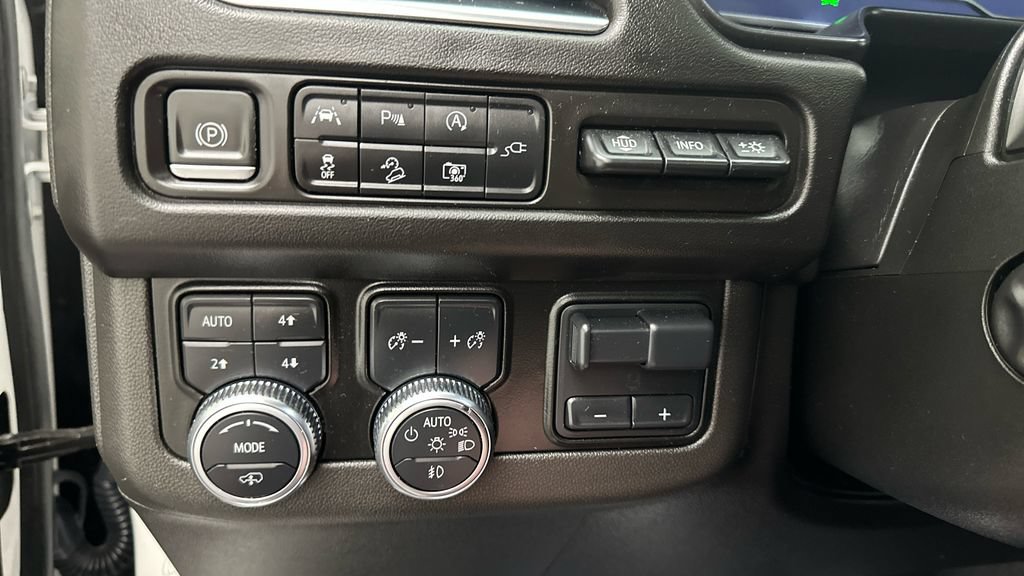 Used 2022 GMC Yukon XL AT4 AWD/4WD image 30