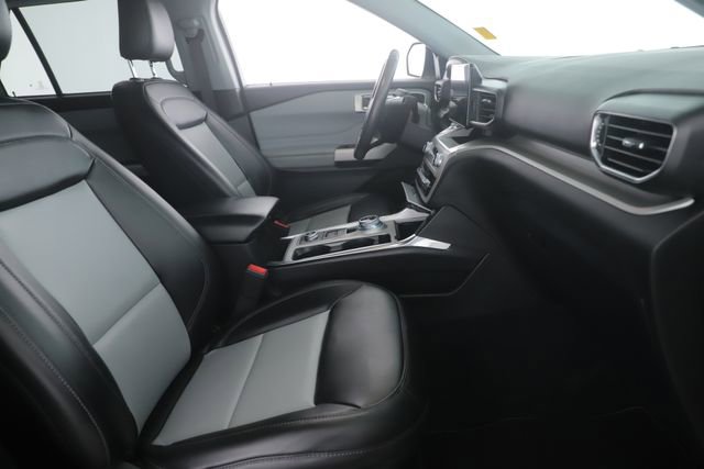 Used 2023 Ford Explorer XLT w/ Equipment Group 202A AWD/4WD image 31