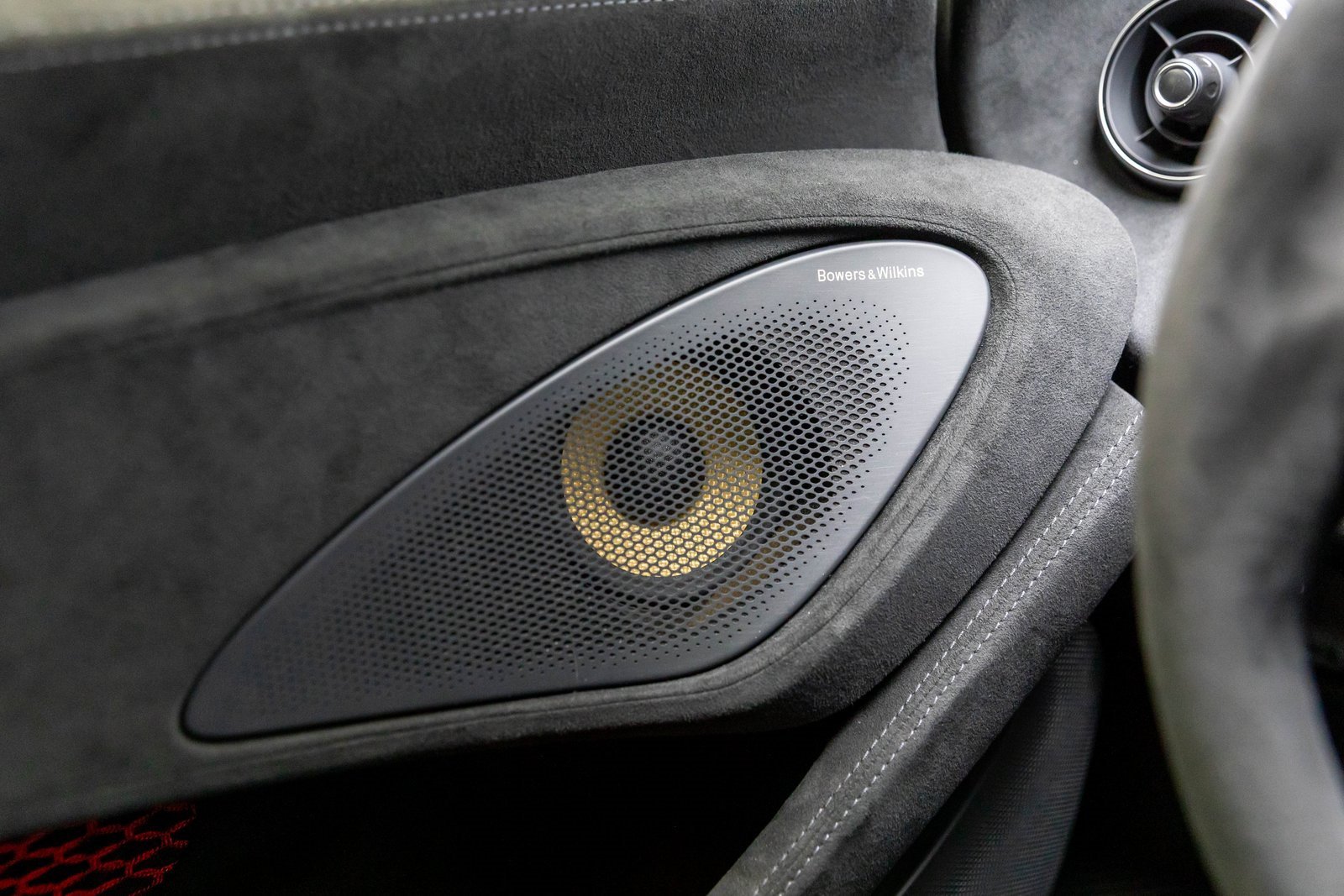 Used 2020 McLaren 620R RWD image 30
