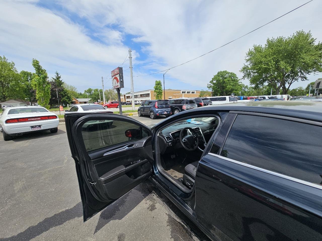 Used 2014 Ford Fusion SE FWD image 17