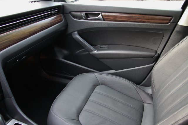 Used 2020 Volkswagen Passat 2.0T SEL FWD image 30