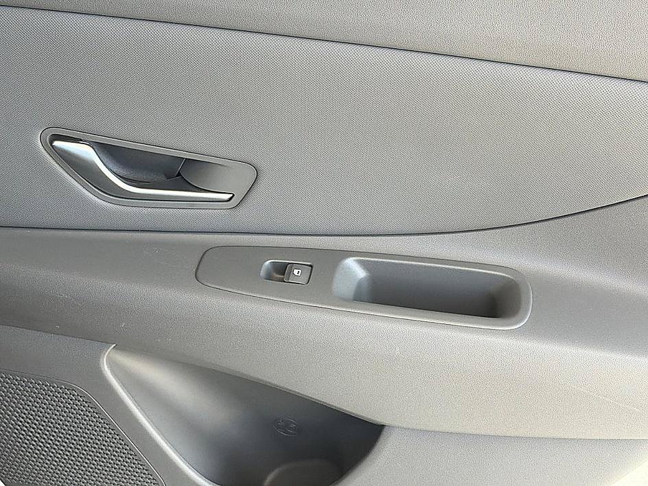 Certified 2025 Hyundai Elantra SEL FWD image 27