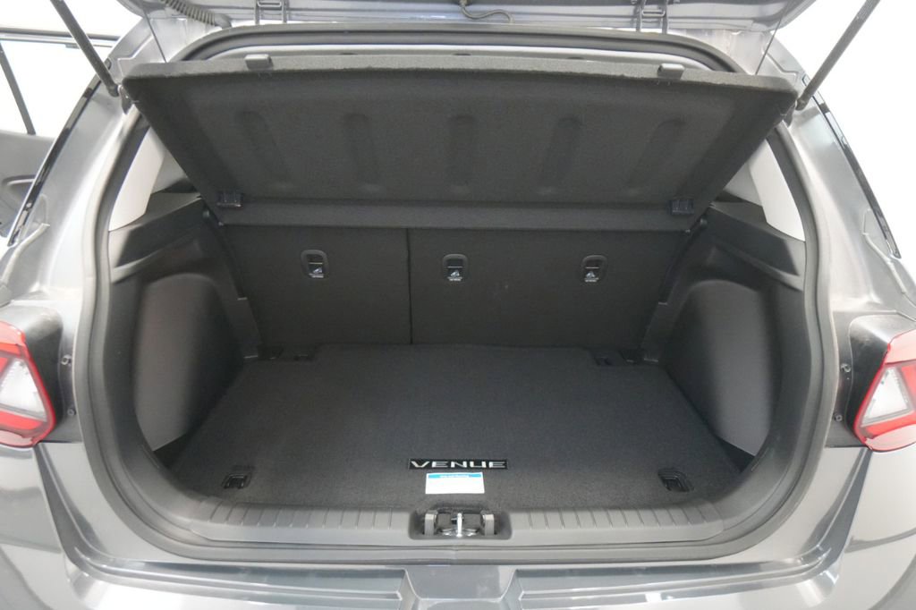 New 2024 Hyundai Venue SEL image 31