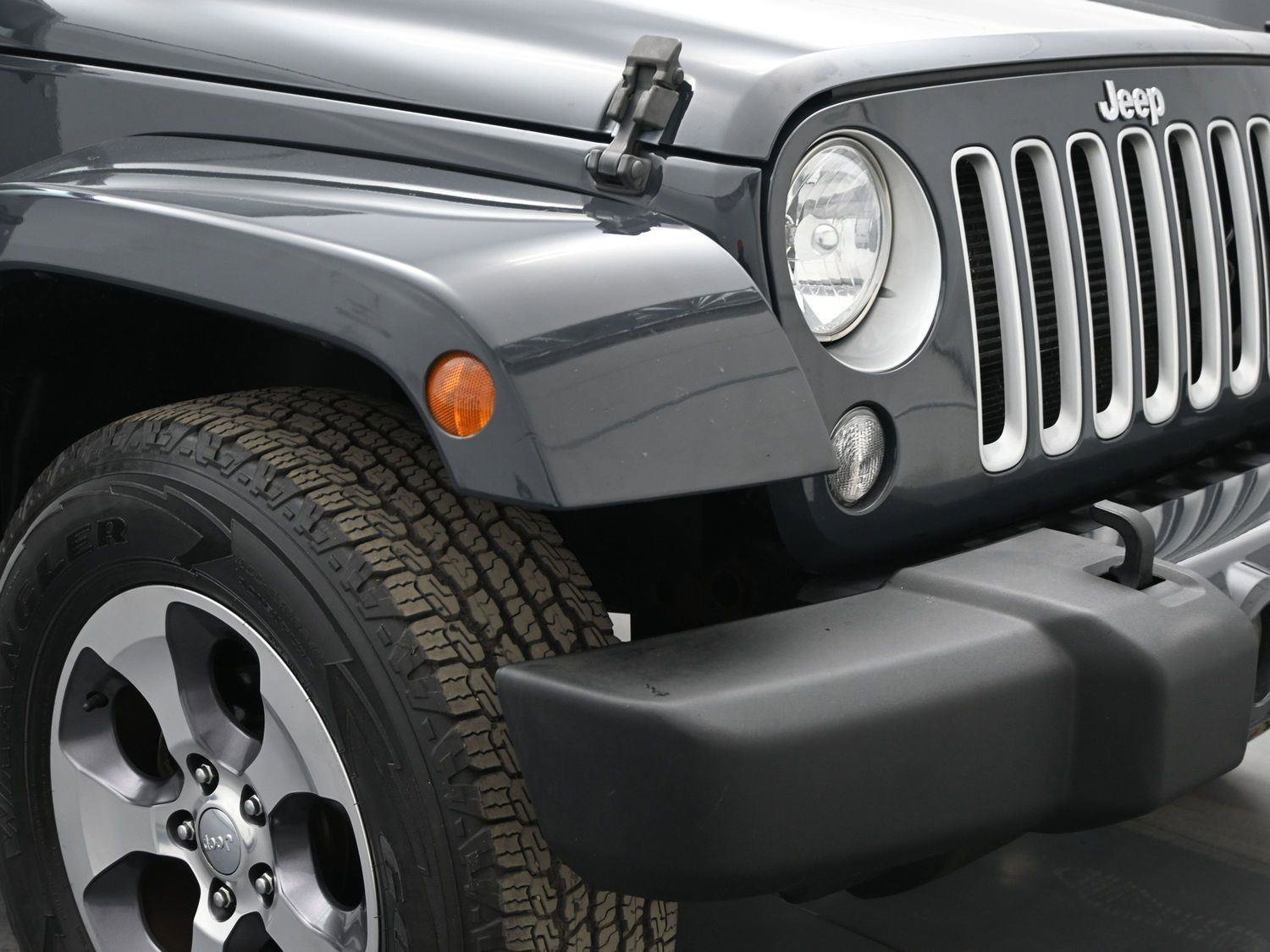 Used 2016 Jeep Wrangler Unlimited Sahara w/ Connectivity Group image 16