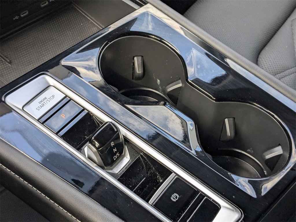 Used 2025 Volkswagen Atlas SE image 19