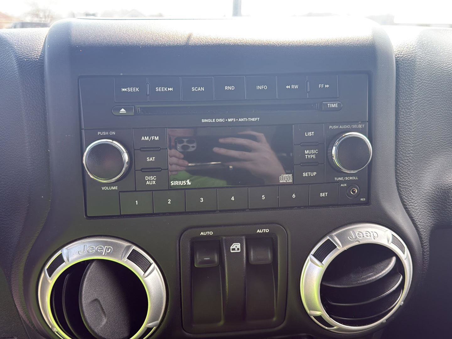 Used 2018 Jeep Wrangler Rubicon w/ Cold Weather Group image 4