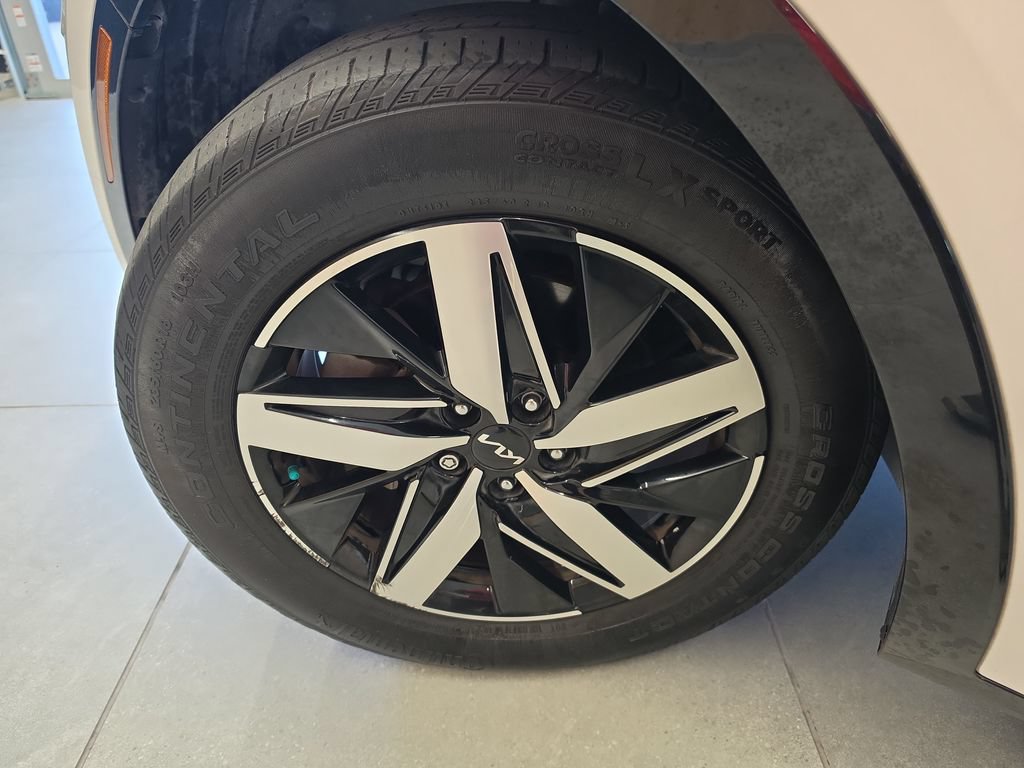 Certified 2023 Kia Sorento S w/ Panoramic Sunroof Package FWD image 38
