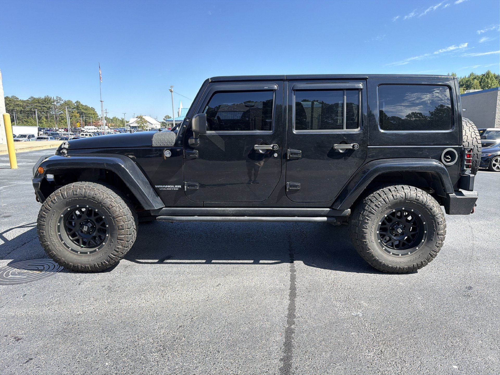 Used 2015 Jeep Wrangler Unlimited Sahara w/ Connectivity Group AWD/4WD image 9
