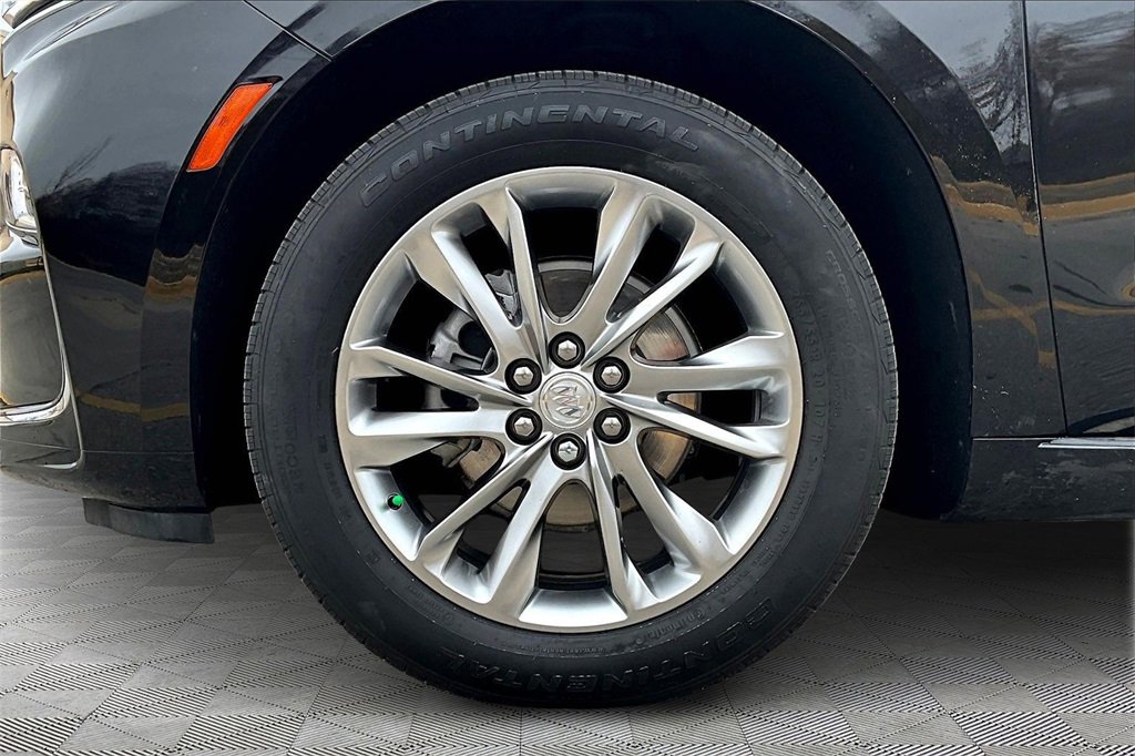 Used 2022 Buick Enclave Avenir w/ Avenir Technology Package image 9