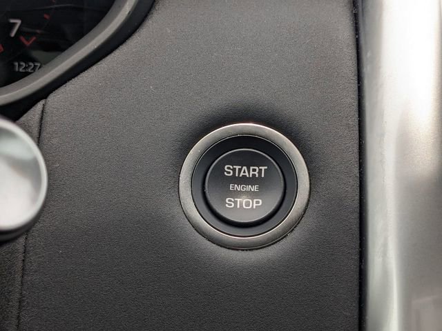 Used 2024 Land Rover Discovery S image 11