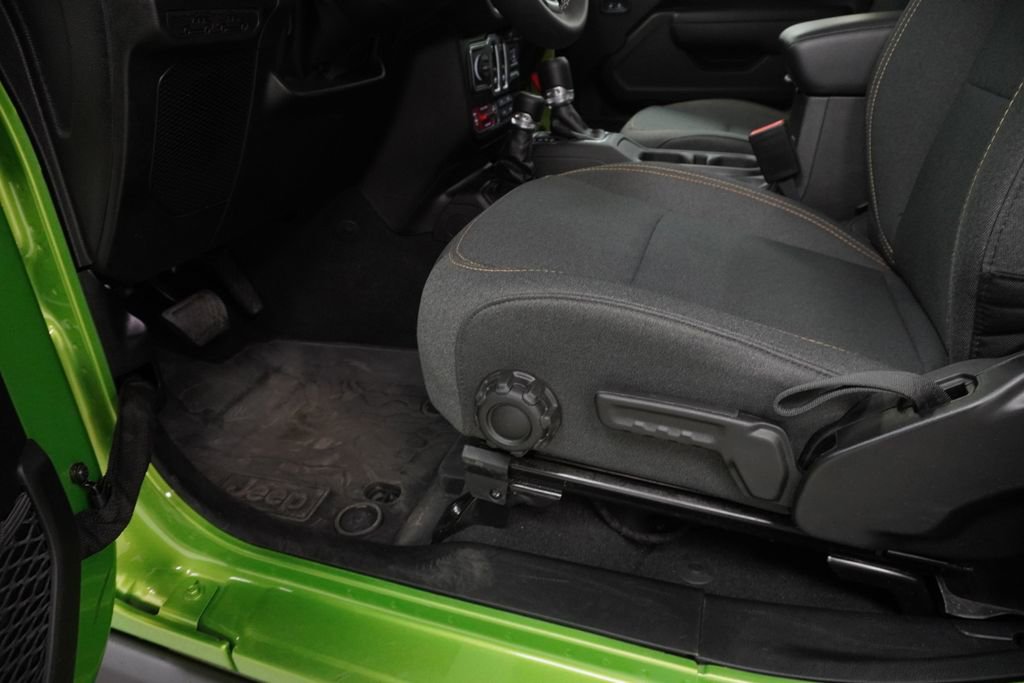 Used 2025 Jeep Wrangler Sport AWD/4WD image 35