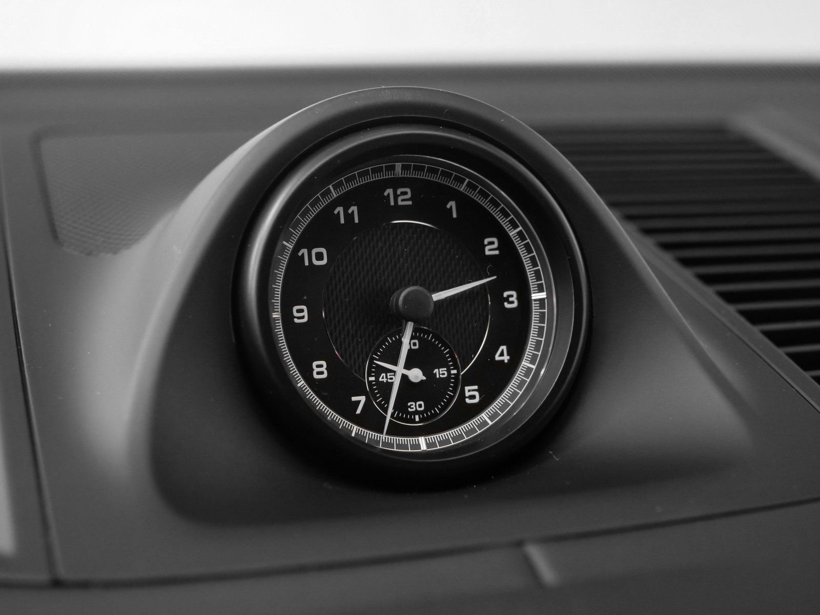 Certified 2025 Porsche Macan image 33