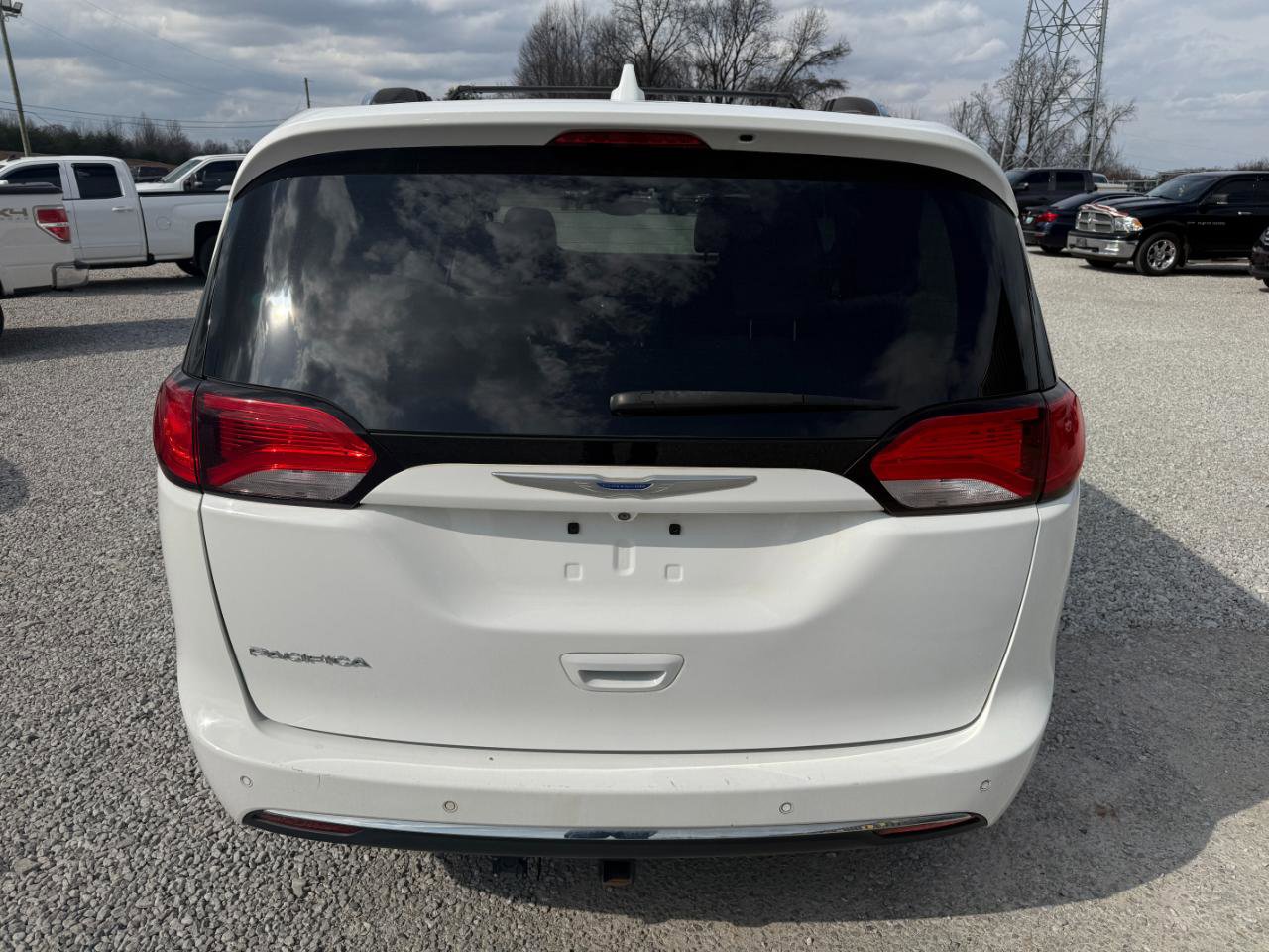 Used 2018 Chrysler Pacifica Touring-L Plus image 4