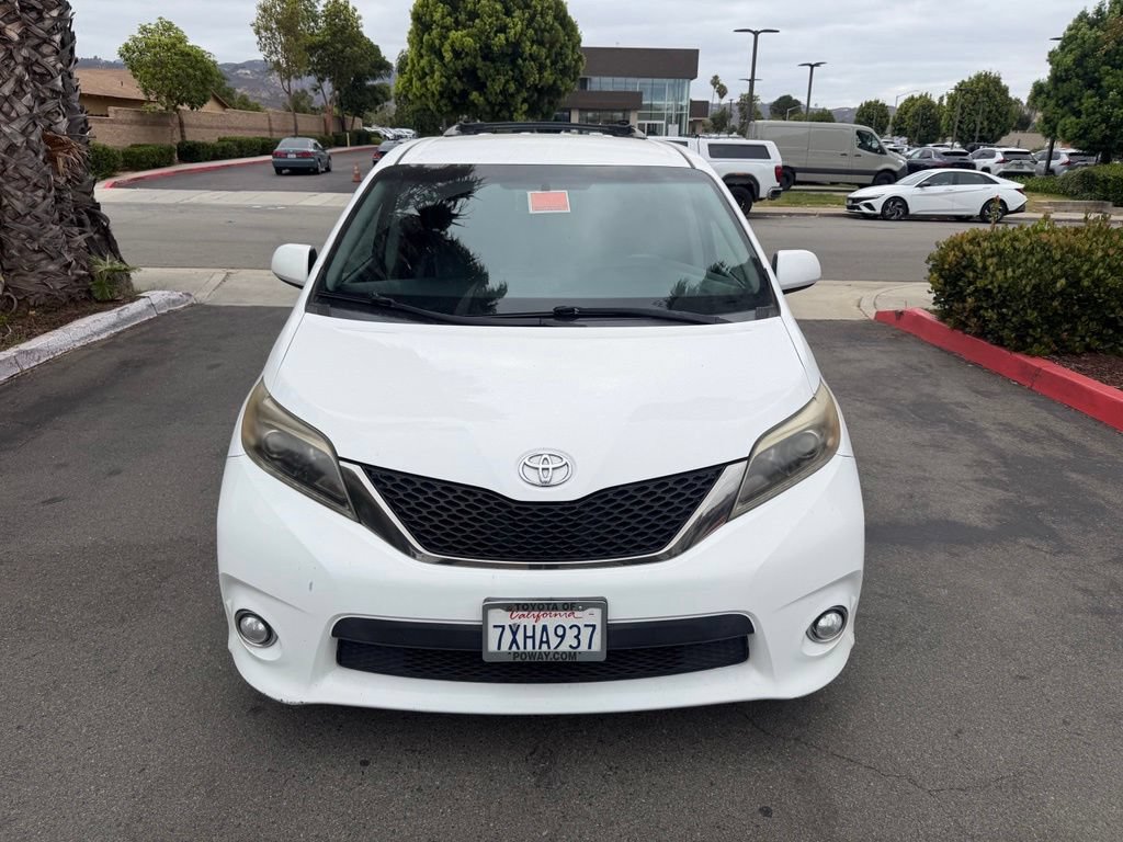 Used 2017 Toyota Sienna SE FWD image 3