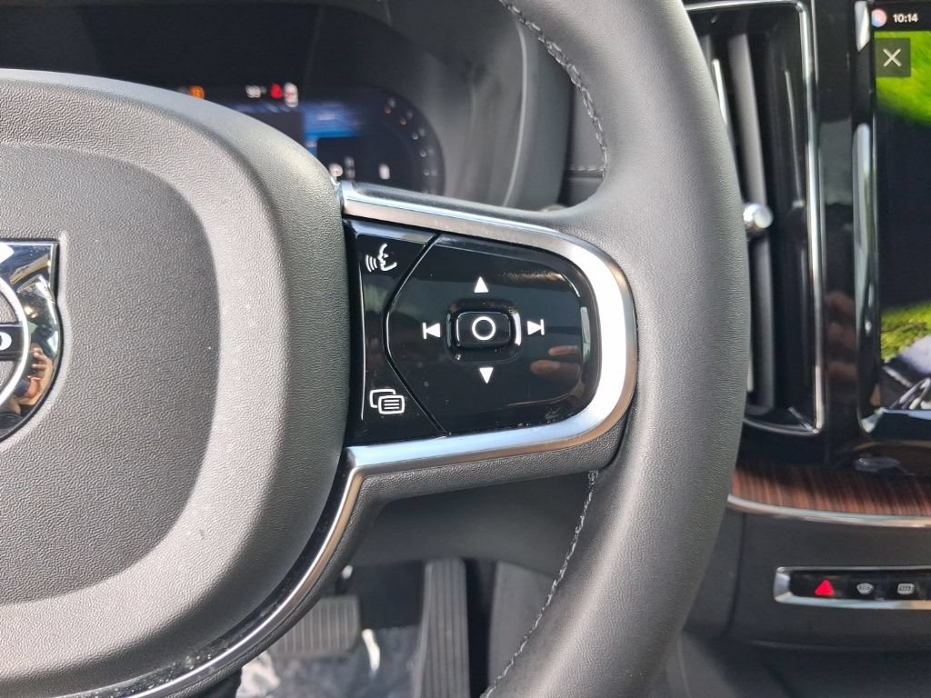 Used 2024 Volvo XC60 B5 Ultimate AWD/4WD image 20