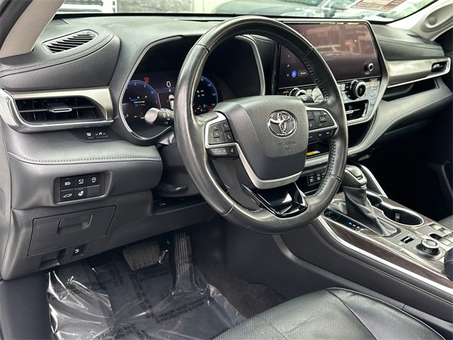 Used 2023 Toyota Highlander Limited image 21