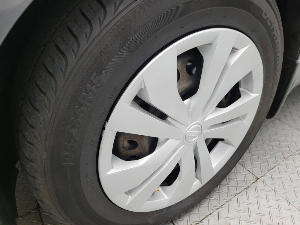 Used 2020 Nissan Versa S image 31