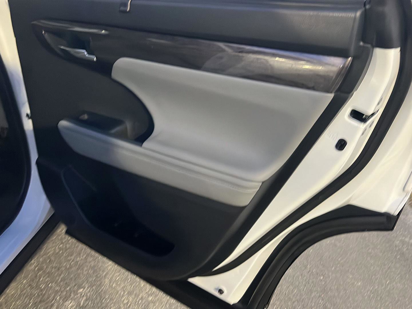 Used 2024 Toyota Highlander Limited image 16