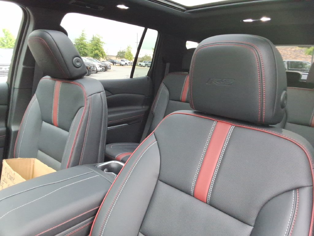 New 2027 Chevrolet Traverse RS FWD image 21