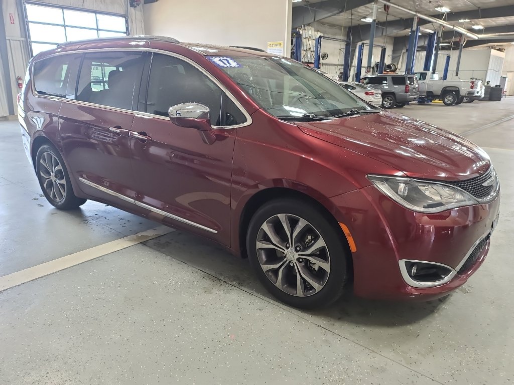 Used 2017 Chrysler Pacifica Limited FWD image 4
