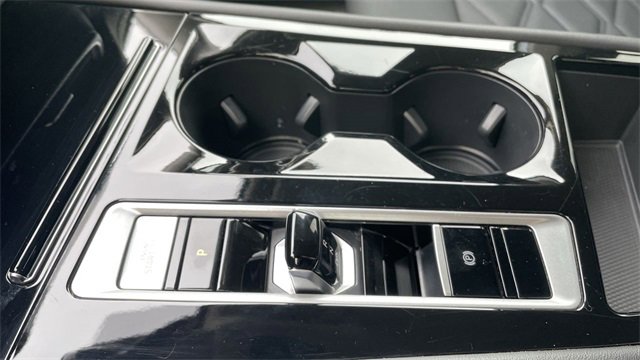 Used 2025 Volkswagen Atlas SE image 19