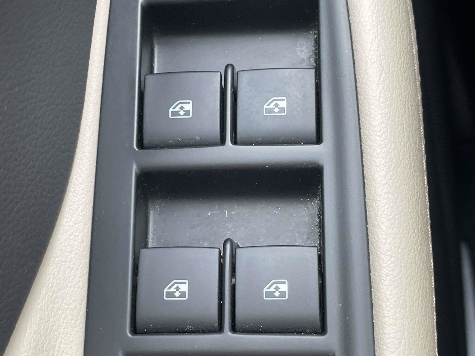 Used 2019 Buick Envision Essence FWD image 27