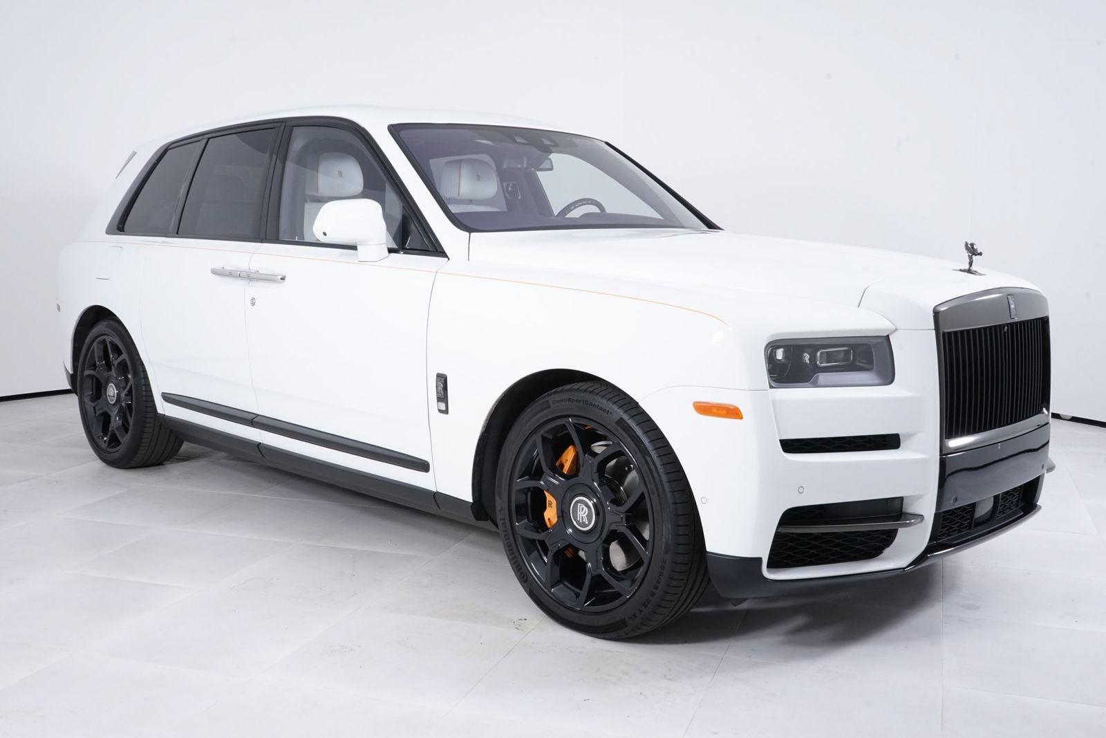 Used 2022 Rolls-Royce Cullinan Black Badge w/ Dark Exterior Package AWD/4WD image 9