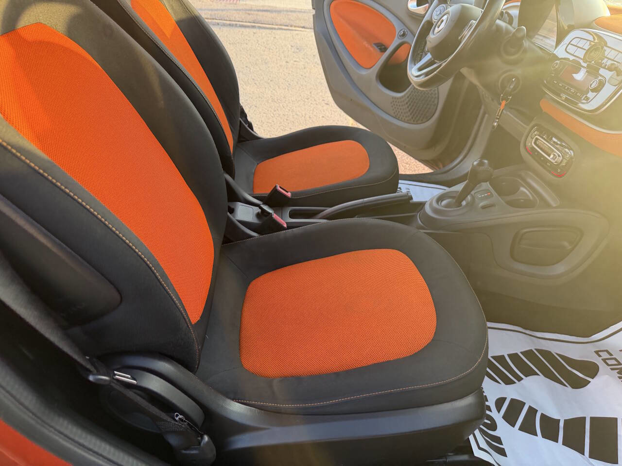 Used 2016 smart fortwo passion image 16