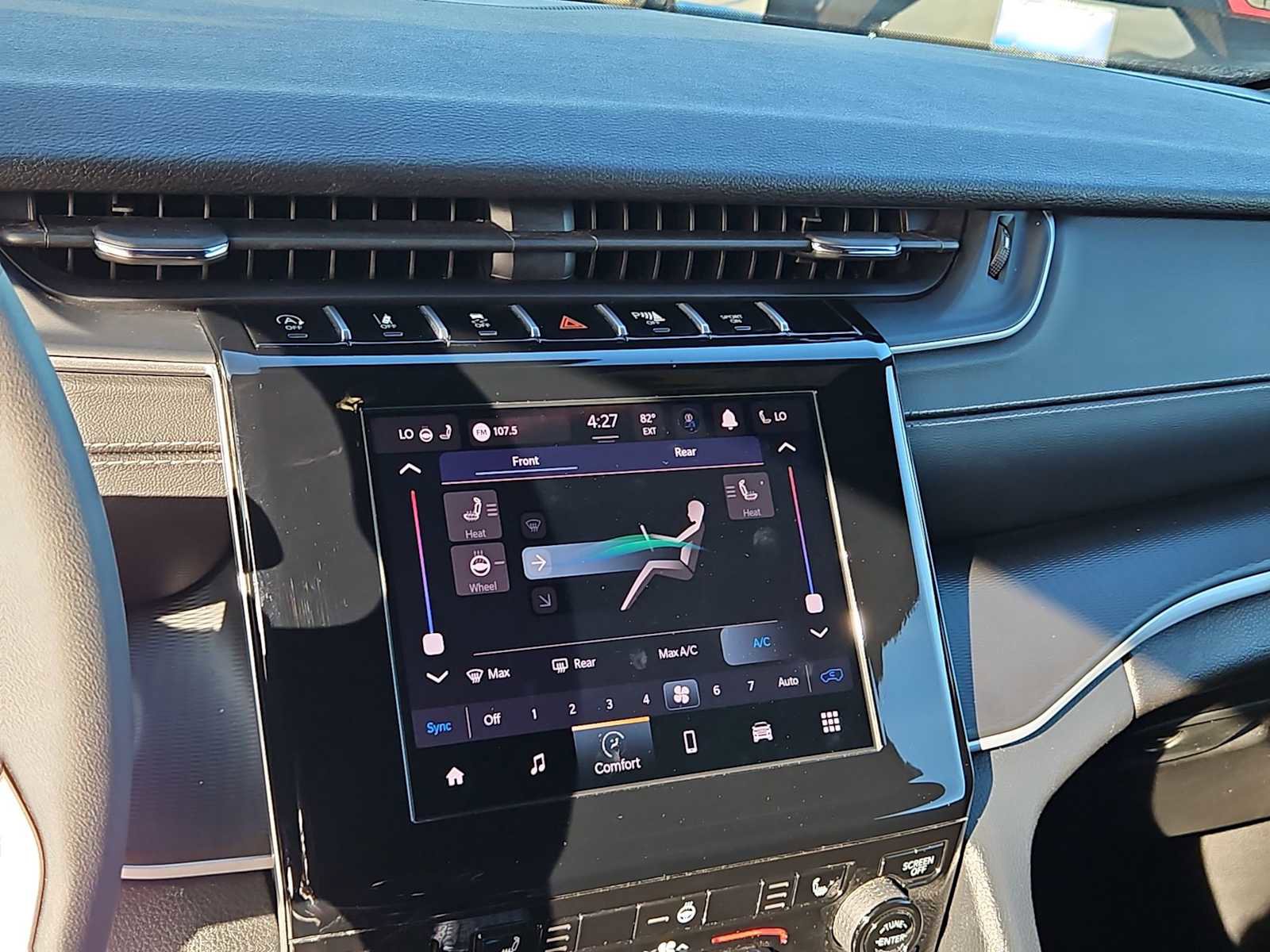 Used 2025 Jeep Grand Cherokee L Laredo image 24