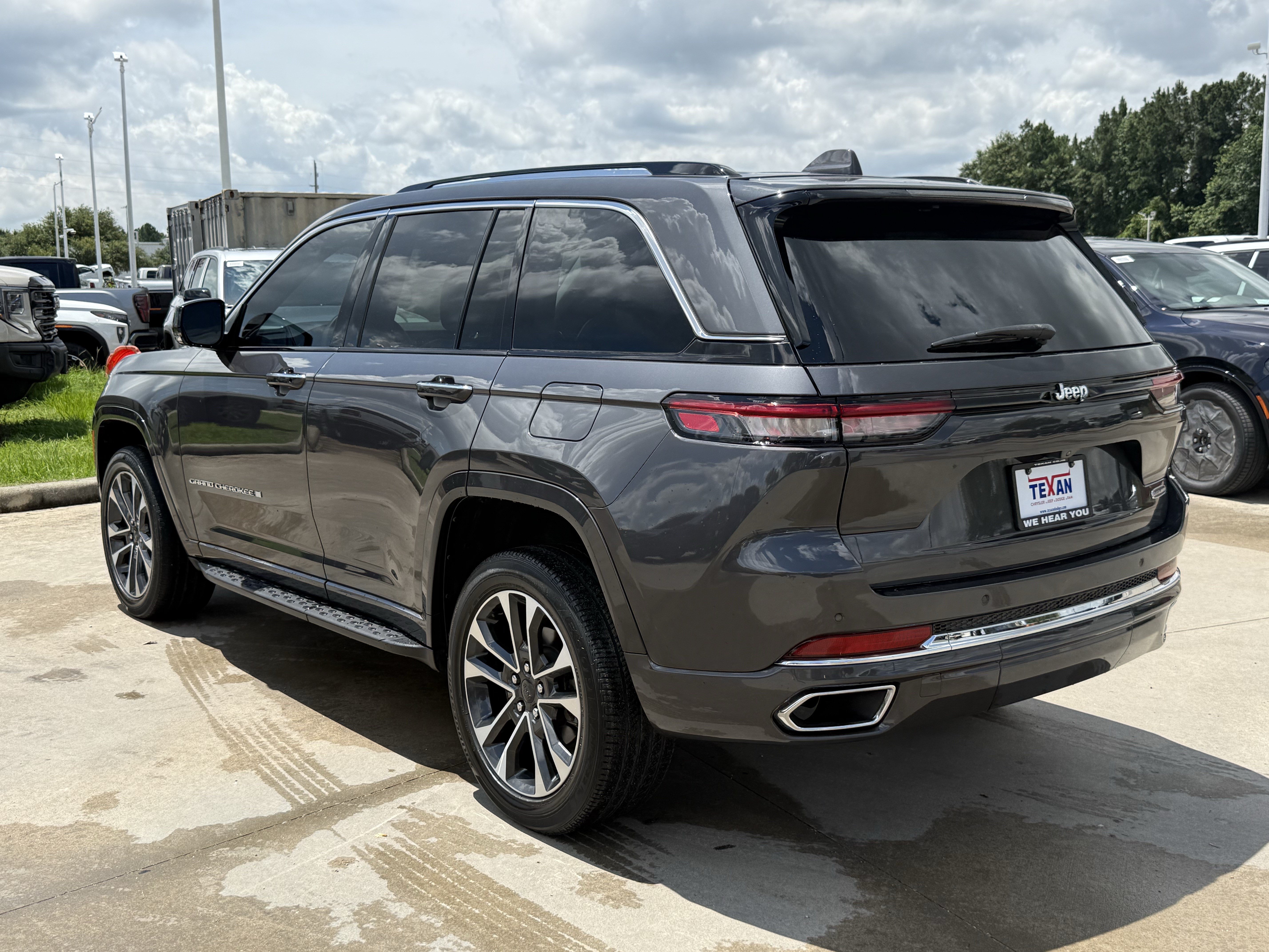 Used 2023 Jeep Grand Cherokee Overland RWD image 7