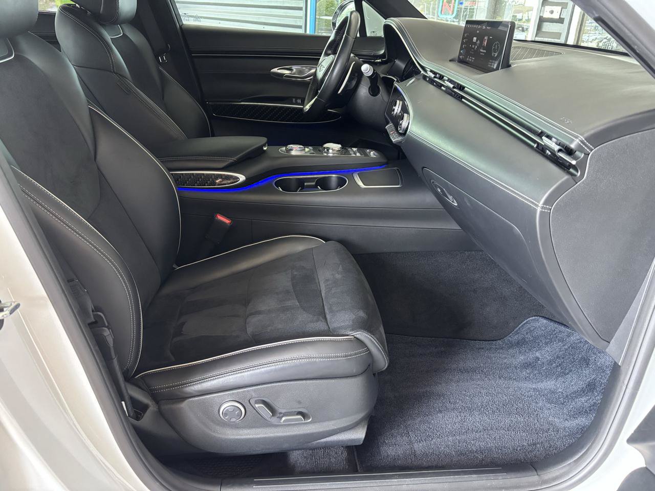 Used 2022 Genesis GV70 3.5T Sport w/ Sport Prestige Package AWD/4WD image 23