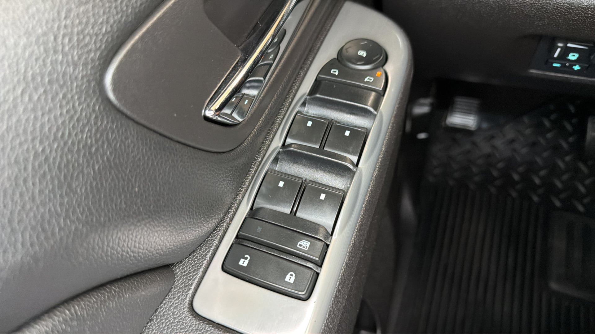 Used 2012 Chevrolet Silverado 2500 LTZ w/ LTZ Plus Package AWD/4WD image 19