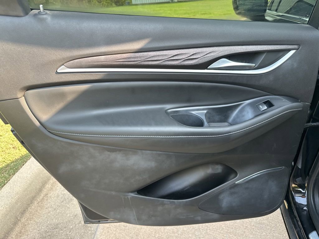 Used 2022 Buick Enclave Avenir w/ Avenir Technology Package image 31