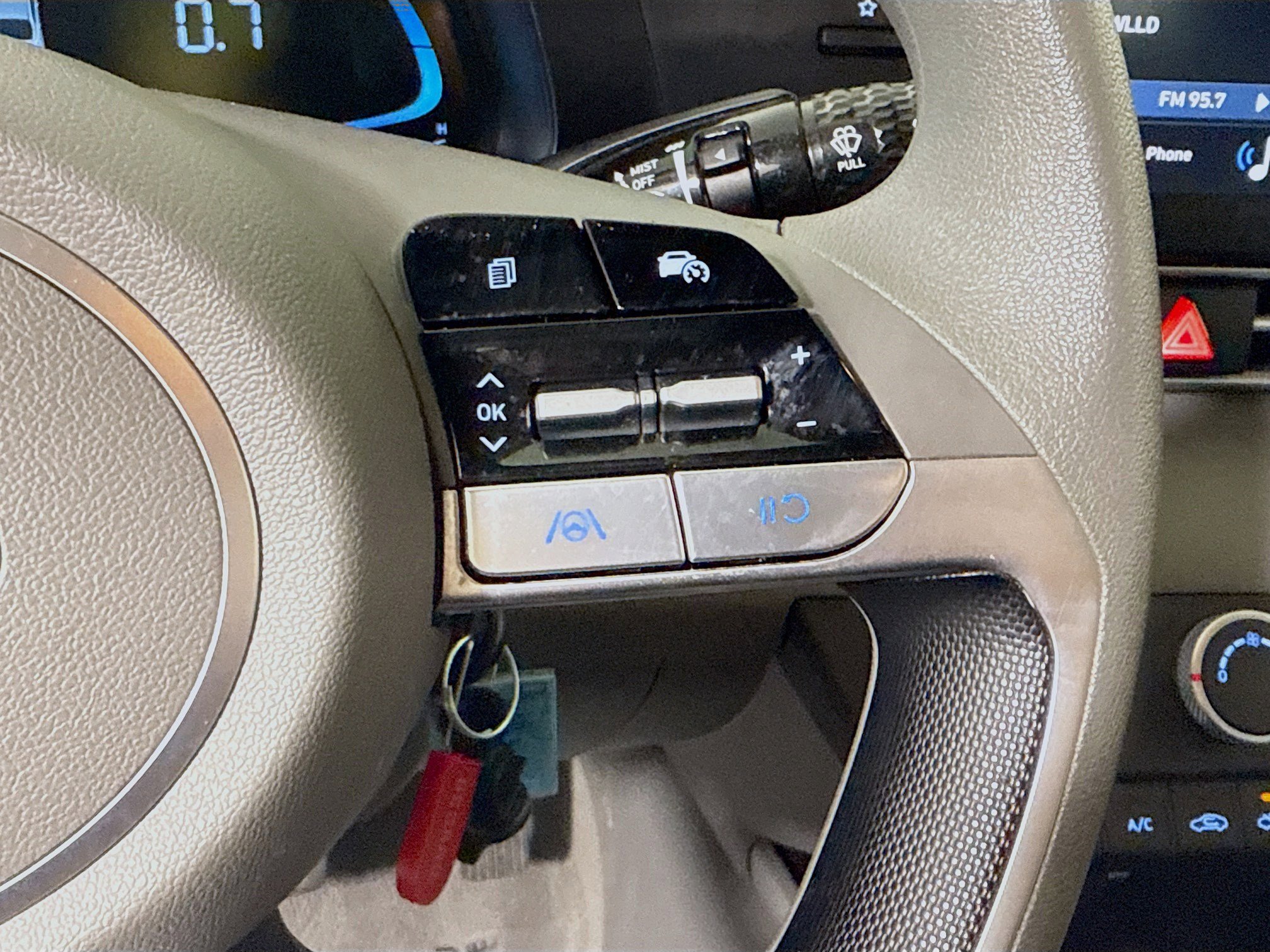 Used 2025 Hyundai Elantra SE image 15