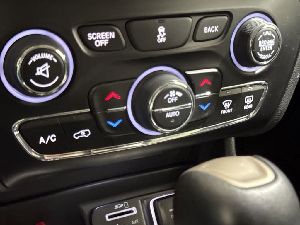 Used 2017 Jeep Cherokee Limited FWD image 16