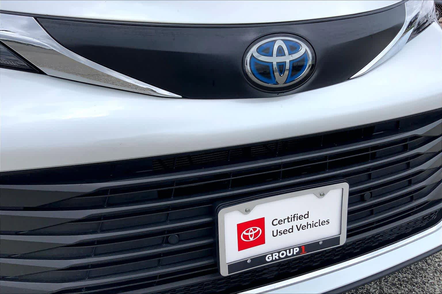Certified 2024 Toyota Sienna XLE FWD image 29
