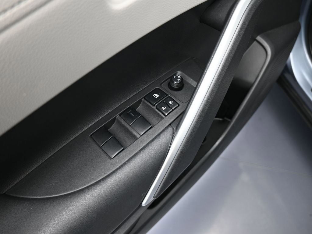 Used 2023 Toyota Corolla Cross L image 13