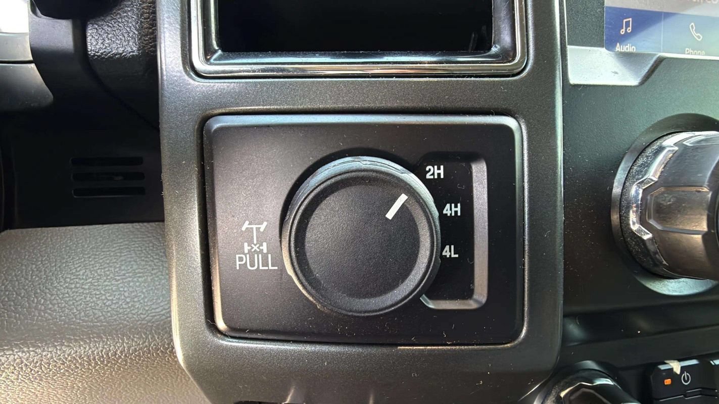 Used 2021 Ford F250 XLT w/ XLT Premium Package AWD/4WD image 14